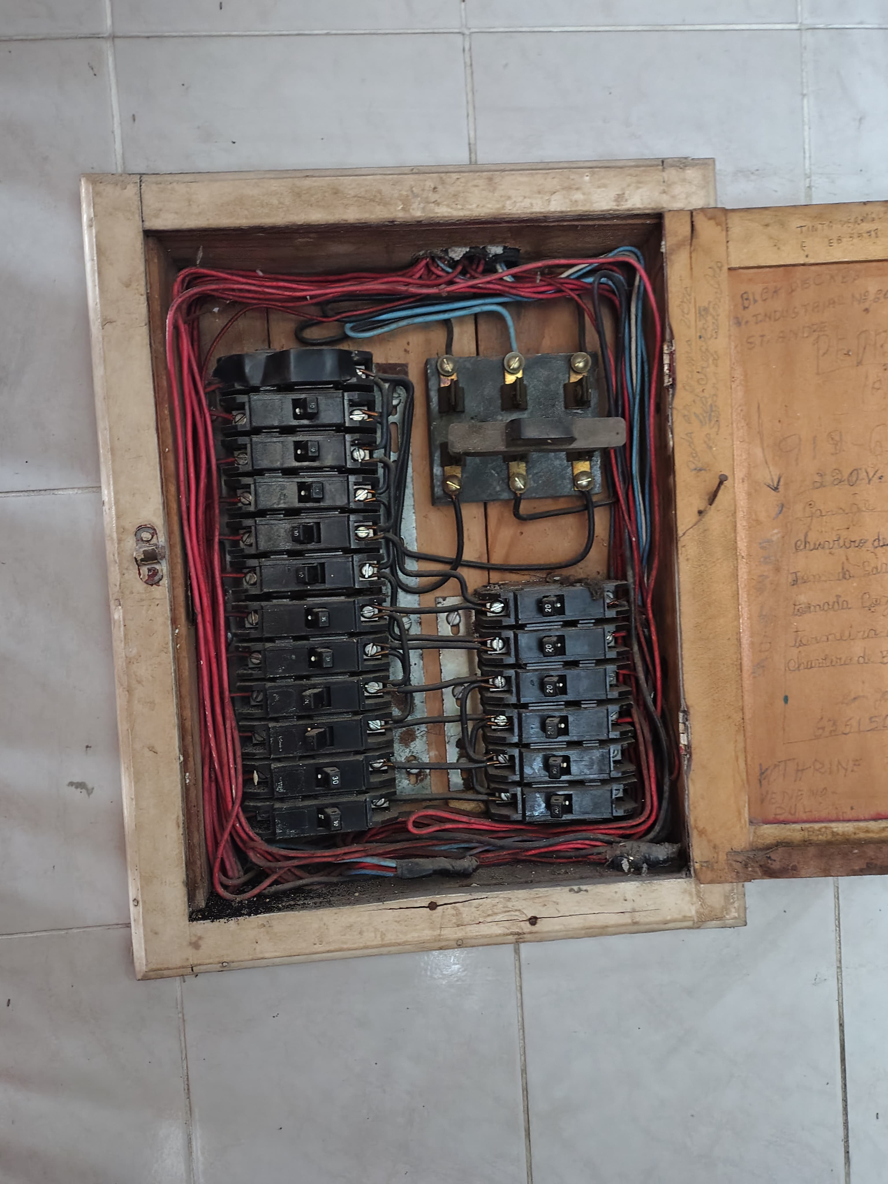 Readequação de quadro de disjuntores